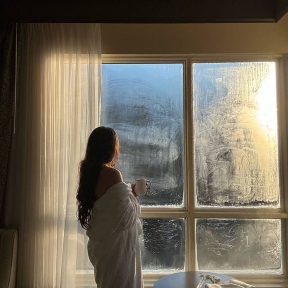 Meet your Posher, Nicole - Picture 4 of 4